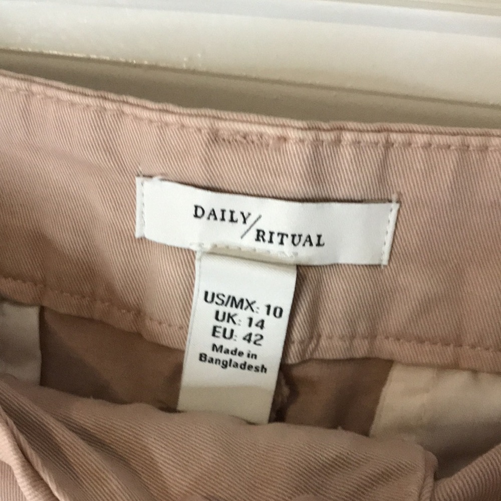 Daily Ritual Shorts - Picture 3 of 6